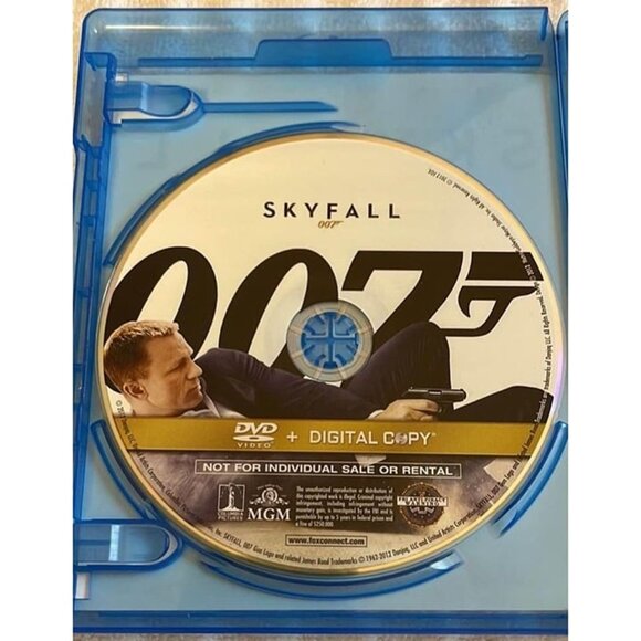 Skyfall (Blu-ray/DVD, 2013) - James Bond 007 - Digital not guaranteed. - Picture 3 of 6